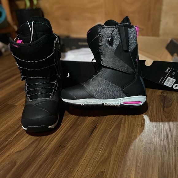 Burton Shoes - Burton Womens Supreme Snowboard Boots size 8.5